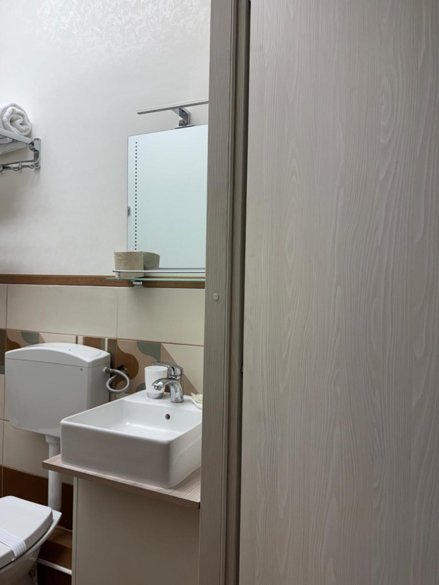 Crispi 120 Rooms New Opening Παλέρμο Εξωτερικό φωτογραφία